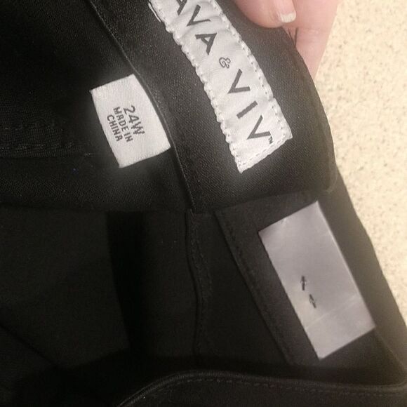 Women's Destroyed Black Jean Capri Pants Size 24 - Picture 3 of 9